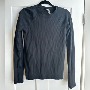 Lululemon long sleeve size 6